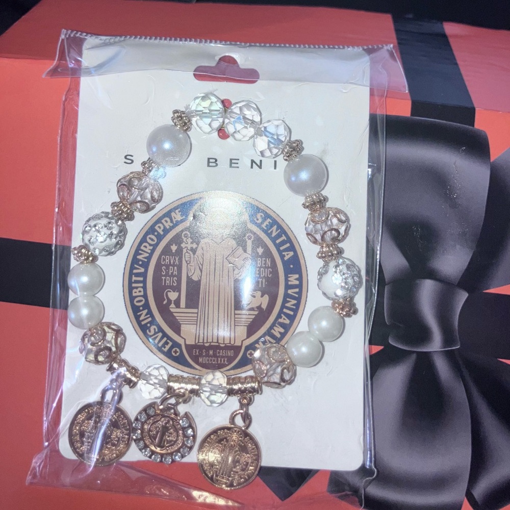 Elegant Pearl and Gold Charm Bracelet